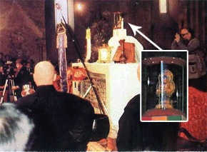 Kościół w Asyżu. Ekumeniczne spotkanie 1986 r. Budda na tabernakulum.