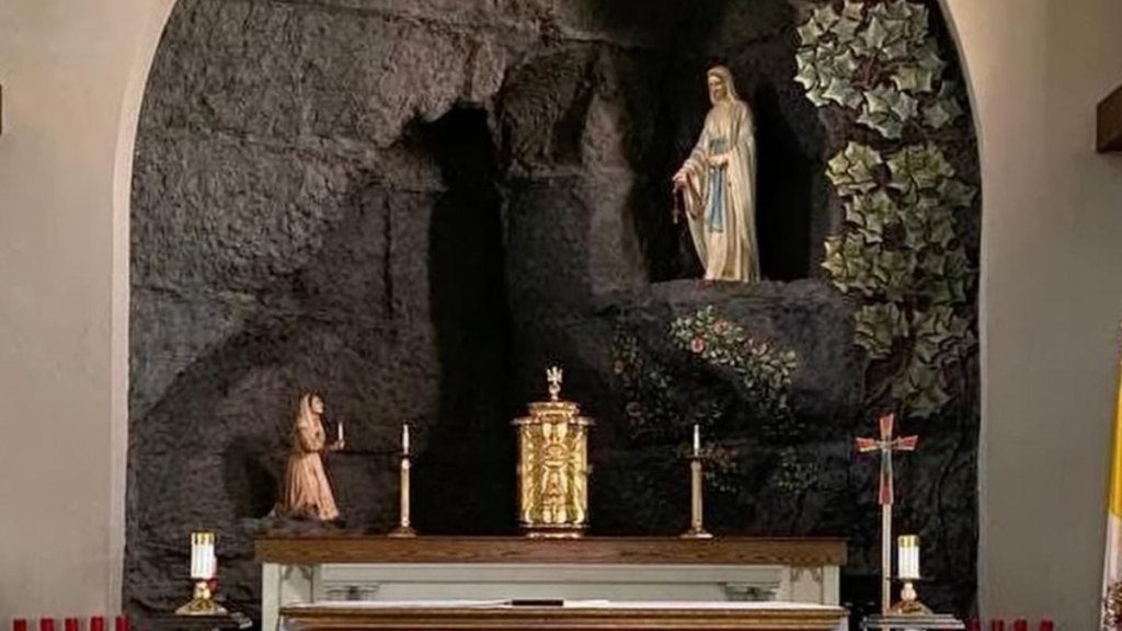 Figura Matki Bożej obok bogini Kali – Kościół sprzedany na hinduską&nbsp;świątynię